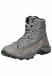 Botas de senderismo grises que presentan una combinación de gamuza texturizada y materiales sintéticos suaves, diseño de cordones y suela de goma duradera con tracción.