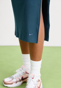 Nike Sportswear SKIRT - Saia lápis - armory navy