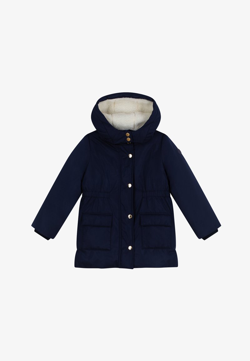 Parka isolata blu navy con cappuccio foderato in pelliccia sintetica, due tasche anteriori e bottoni dorati, caratterizzata da elastico in vita per un look aderente.
