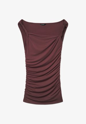 Top bordeaux senza maniche con arricciature, ampio scollo a barca e dettagli di tessuto morbido raccolto, disteso su uno sfondo bianco.
