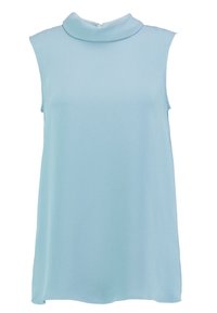 Ärmlös ljusblå blus med hög krage, slät textur och lös passform. Rak fåll med lätt kurvatur vid sidorna.