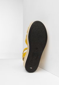 NeroGiardini Espadrilky - yellow