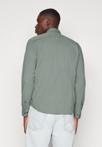 HUGO ERMO - Zakelijk overhemd - dark green