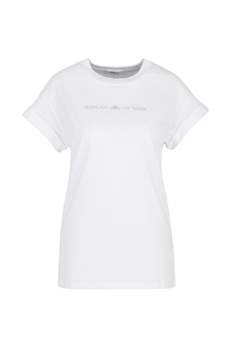 Weißes Baumwoll-T-Shirt mit umgeschlagenen Ärmeln. In der Mitte befindet sich ein grauer Logo-Text "REPLAY" und ein grafisches Emblem, das auf der Vorderseite aufgedruckt ist. Weiche, glatte Textur.
