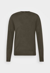 Maglione a maniche lunghe verde oliva scuro con collo a giro e polsini aderenti, con orlo dritto, su uno sfondo chiaro e uniforme.