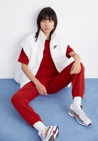 Jordan PANT - Trainingsbroek - dune red