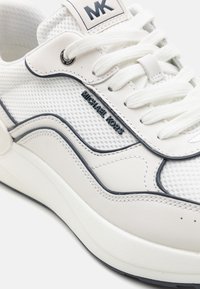 Michael Kors TREVOR TRAINER - Sportcipő - optic/navy