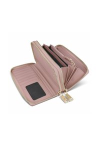 Cartera de cuero rosa con acabado texturizado, cremallera dorada, múltiples compartimentos para tarjetas, dos compartimentos y una ventana transparente para identificación.