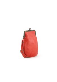 Sac bandoulière rouge en cuir avec une surface texturée, une forme arrondie et une fermeture à clip en métal. Bandoulière ajustable et accents en quincaillerie vintage.