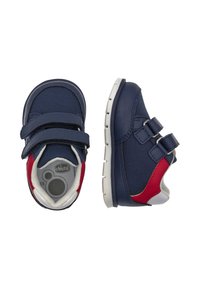 Scarpe da bambino blu con due fasce in Velcro, materiali in rete e pelle, suola bianca, dettagli rossi, punta tondeggiante e caviglia imbottita.