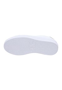 Suola in gomma per sneaker, bianca con superficie testurizzata e motivo sottile. Presenta l'impronta del logo e un bordo rialzato. Materiale liscio e resistente.