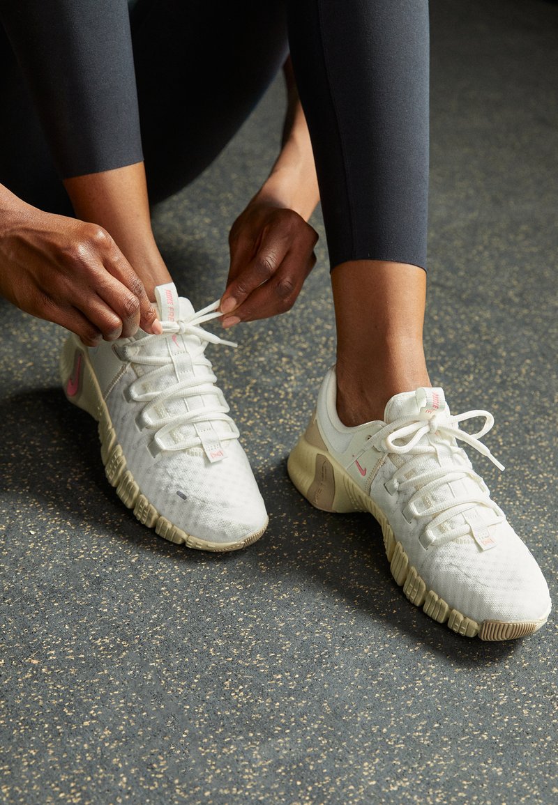 Nike metcon 5 cream Clearance