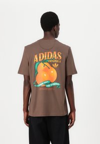 adidas Originals - ORANGE TEE UNISEX - Basic T-shirt - earth strata Thumbnail Image 1