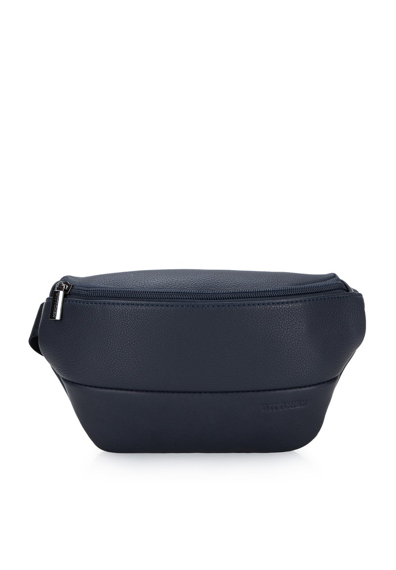 Borsetta in pelle di colore blu navy con superficie texture, forma arrotondata e chiusura con zip. Presenta dettagli in metallo argentato e un logo goffrato discreto.