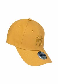 Senfgelbene New Era 9FORTY verstellbare Jugend-Baseballmütze mit gesticktem Logo und Belüftungsösen.