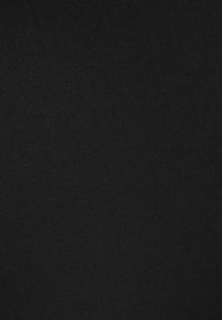 Tessuto di cotone nero con una superficie liscia e un colore uniforme, di peso medio e leggermente elastico. Nessun motivo o design visibili.