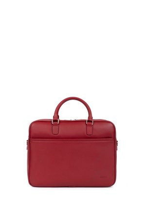 Mallette compacte en cuir rouge avec double poignée supérieure et poche avant zippée, conçue pour un usage professionnel.