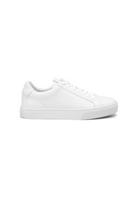 Baskets en cuir blanc avec une texture lisse, bout rond, fermeture à lacets et semelle plate en caoutchouc. Design simple, sans logos ni motifs visibles.