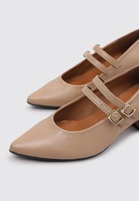 Sandra Fontán Bailarinas con hebilla - beige