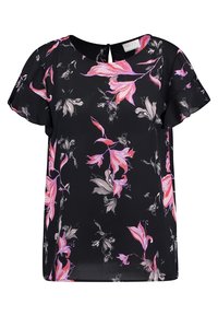 Černá blůza s květinovým potiskem v růžové a bílé barvě, krátké zvonové rukávy, kulatý výstřih a detaily ve tvaru klíčové dírky na zádech. Vyrobena z lehkého materiálu.