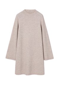 Világos bézs színű, oversize pulóver, puha kötött anyagból, magas nyakkivágással és széles, bordás mandzsettával ellátott ujjakra.