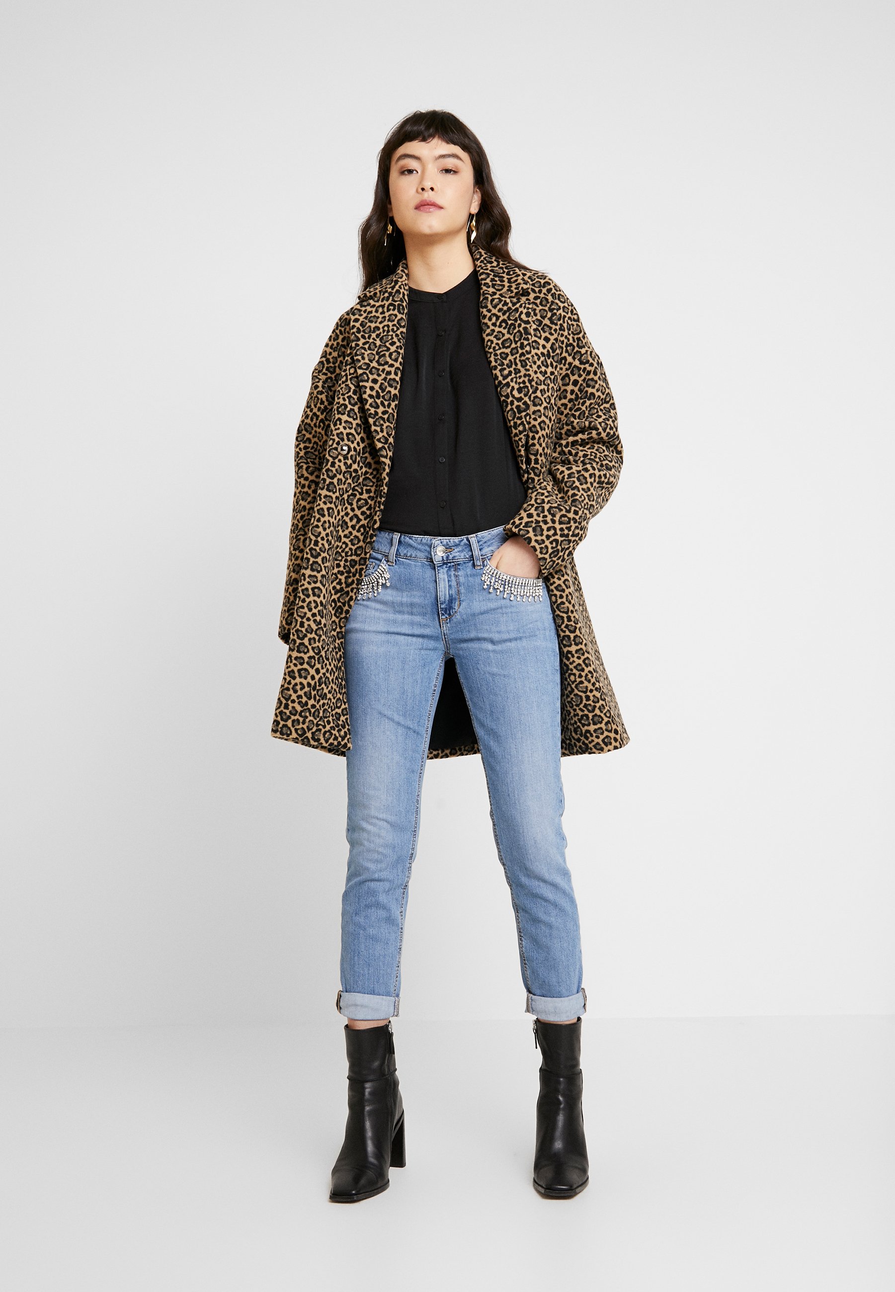Moss Copenhagen LUELLA Bluser black Zalando.no Moss Copenhagen KORALINE - Bluser - dark blue