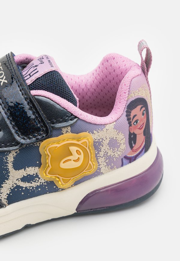 DISNEY WISH SPACECLUB GIRL LIGHTS - Trainers2