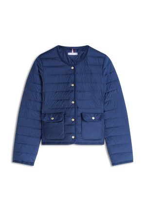 Laivastonsininen tikattu takki pyöreällä pääntiellä, nepparikiinnityksellä, kahdella etutaskulla, joissa läpät, ja pitkillä hihoilla.