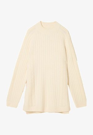 Cremefarbener Rippstrickpullover mit hohem Kragen, überschnittenen Schultern und strukturierten Details. Der Stoff ist weich und grob, bietet Wärme.