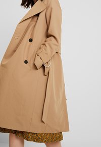 AllSaints Prochowiec