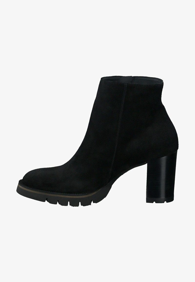 Stivale alla caviglia in suede nero con punta rotonda, tacco spesso nero e suola testurizzata con profonde scanalature per una migliore aderenza. Design elegante e moderno.
