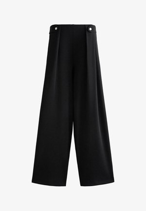 Højtaljede sorte vidde-buks med brede ben og forstykke med knapdetaljer ved linningen, uden synlige lommer eller pynt.