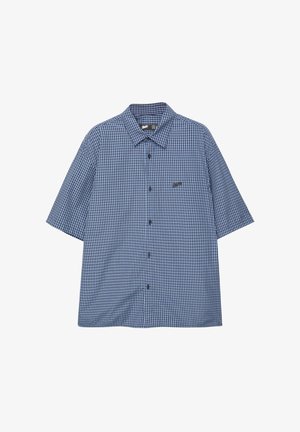 Rövid ujjú, gombos ing kék kockás mintával, széles gallérral és kis fekete logóval a bal mellkason. Pamut keverék anyag.