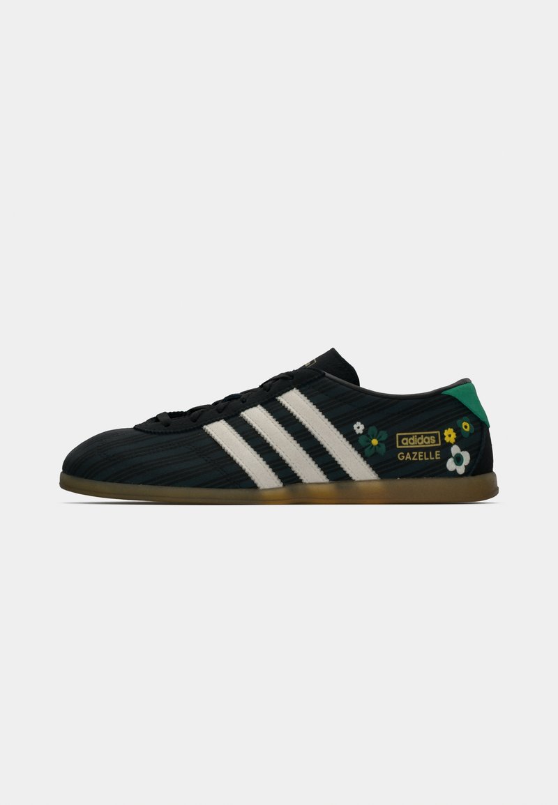 adidas Originals GAZELLE LO PRO W X LIBERTY - Sneaker low - core black/off  white/schwarz - Zalando