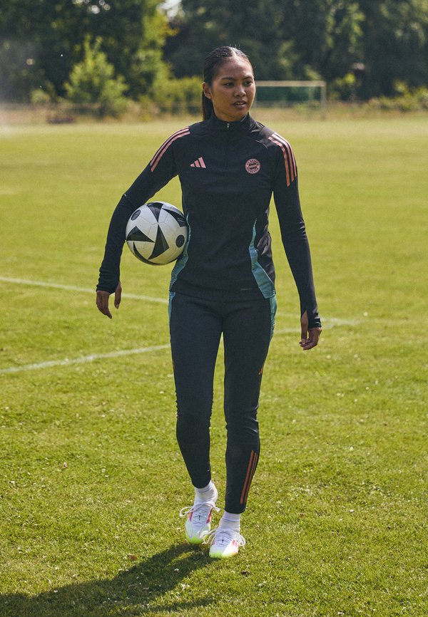 FC BAYERN TIRO - Long sleeved top2