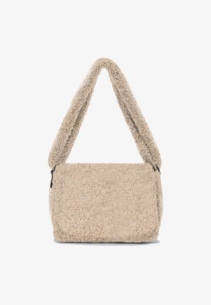 Borsa a spalla in pelliccia sintetica beige con una ampia tracolla imbottita, forma rettangolare e chiusura con zip. Superficie texturizzata con un aspetto morbido e peloso.