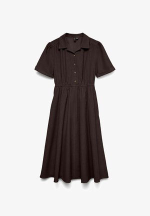 Pruun, lühikeste varrukatega kleit, millel on kaelus, ees nupud, elastne vöökoht ja voolav seelik, valmistatud pehmest kangast.