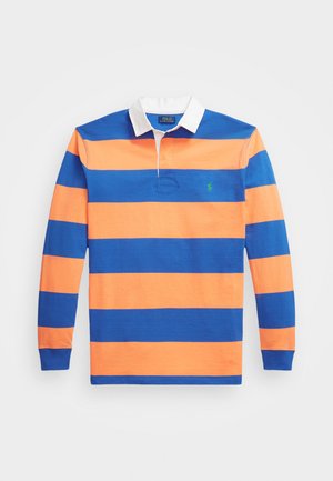 Langærmet polo skjorte med vandrette orange og blå striber, hvid krave og et lille grønt logo på venstre bryst. 100% bomuldsmateriale.