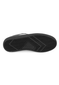 Schwarze Gummischnürrsohle mit Fischgrätenmuster, strukturiertem Oberflächen und flexiblem Design. Verfügt über einen glatten Bereich mit Logoakzent.