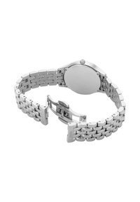 Sølv metal armbåndsur med et linkarmbåndsdesign, rund urkasse og en fold-over lukning. Har en glat, reflekterende overflade.