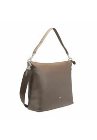 Bruine leren tote bag met een gladde textuur, verstelbare schouderband en zilverkleurige hardware. Heeft een subtiele logo op de voorkant.