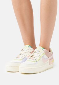Nike Sportswear AF1 SHADOW - Sapatilhas - pale coral/pure violet/pink oxford/light lemon twist/roma green