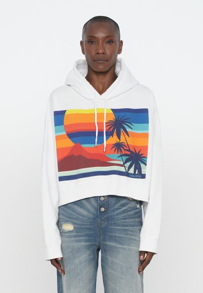 Sweatshirt blanc court avec un graphique coloré d'un coucher de soleil, des montagnes et des palmiers. Cordon avec embouts métalliques.
