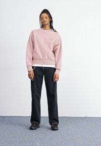 Carhartt WIP AMERICAN SCRIPT - Mikina - glassy pink