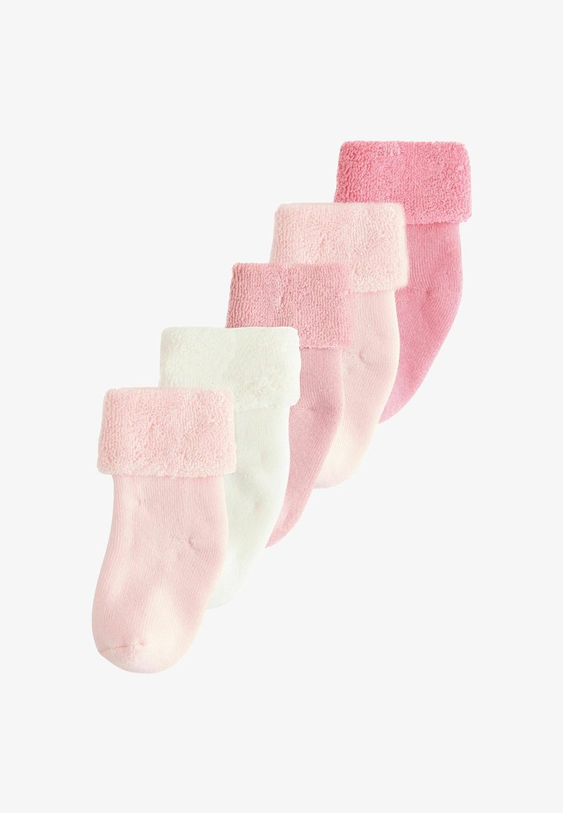Fünf Paare von weichen, gefalteten Baby-Socken mit Bündchen in verschiedenen Rosatönen und Weiß, angeordnet in einer diagonalen Linie.