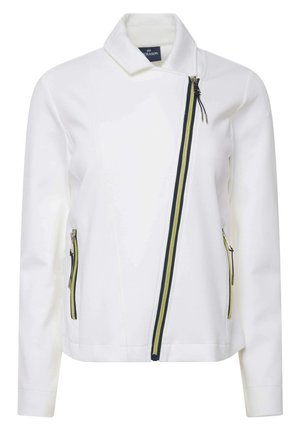 Hvid jakke med en diagonal lynlåslukning, der har kontrasterende marineblå og gule lynlåselementer og to lynlåslommer i siden. Glat tekstur.