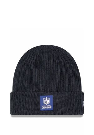 Berretto lavorato a maglia di un blu navy scuro, con una fascia a coste piegata. Presenta una toppa rettangolare blu con il testo "NFL" e "National Football League".