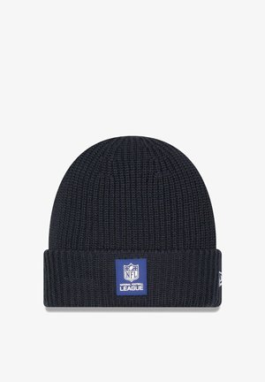 Berretto lavorato a maglia di un blu navy scuro, con una fascia a coste piegata. Presenta una toppa rettangolare blu con il testo "NFL" e "National Football League".