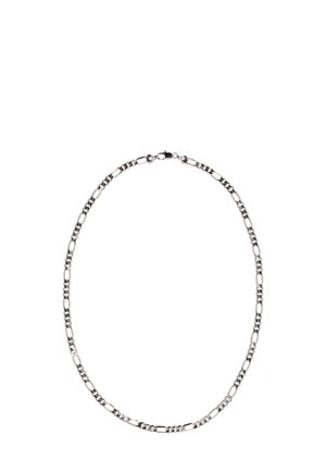 Hopeaketju, jossa on pitkänomaisia ja toisiinsa kytkeytyviä renkaita, jotka ovat kiiltäväpintaisia, ja pieni lukitus.