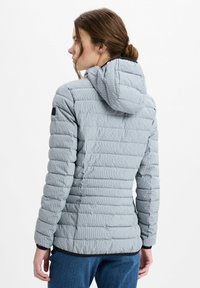Grau gepolsterte Jacke mit Kapuze, im karrierten Muster, gestepptem Design und elastischen Bündchen. Keine sichtbaren Logos oder Beschläge.